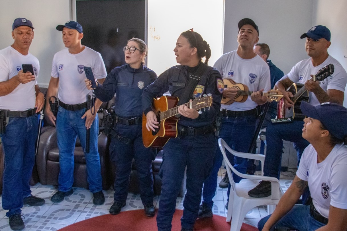 Ação teve como objetivo fortalecer os laços comunitários e promover a valorização da pessoa idosa (Foto: GCM de Paranaguá)