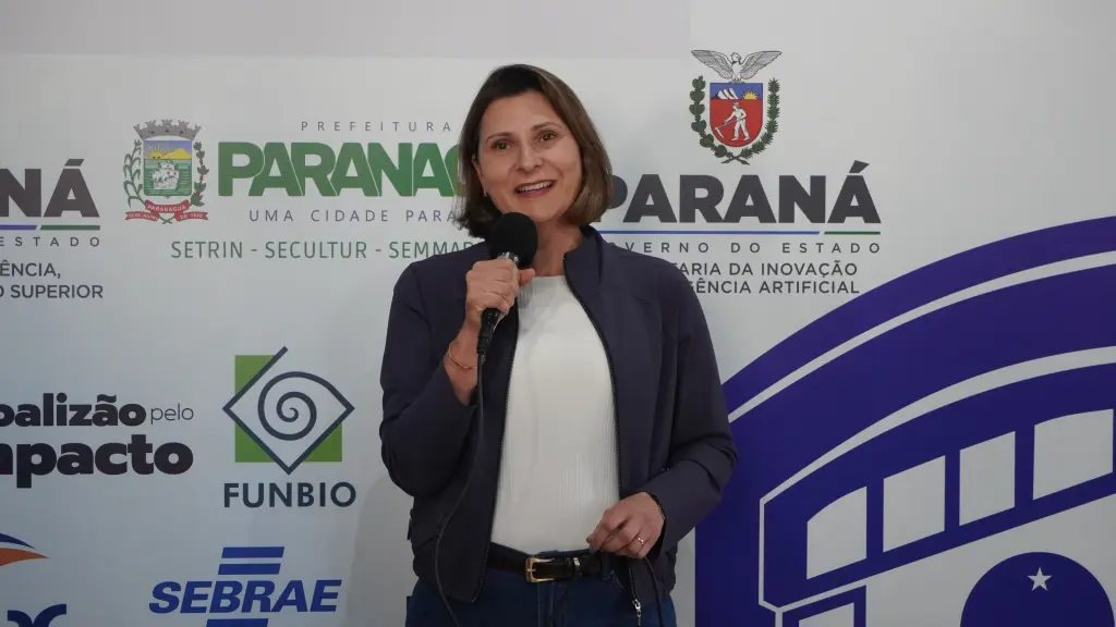 Com foco na inovação, empreendedorismo e sustentabilidade, Instituto Dacheux é inaugurado em Paranaguá 2 “O município entende a importância de parcerias para que a gente possa realmente entregar o que é melhor para a nossa comunidade”, disse a vice-prefeita de Paranaguá, Fabiana Parro (Foto: Folha do Litoral News)