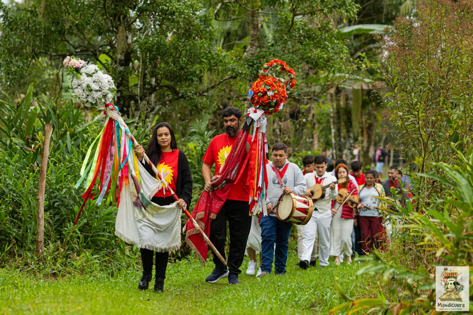 Comunidade da Ilha Rasa, em Guaraqueçaba, realiza Festa do Divino 2026 neste fim de semana 1 Festa começa no sábado pela manhã com saída do Barco Charmoso de Paranaguá até a Ilha Rasa (Foto: Rafael Damasceno)