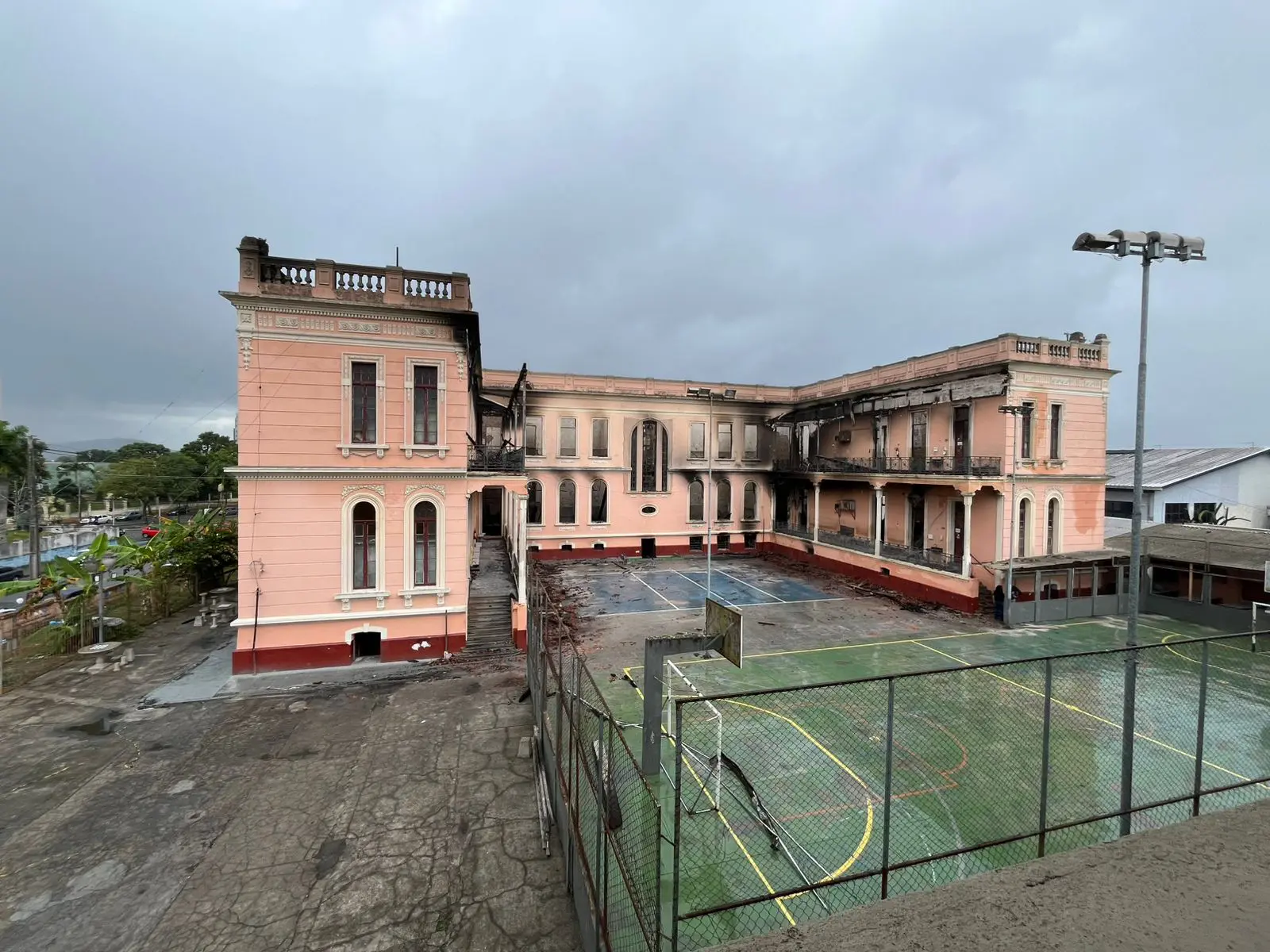 Seed-PR informou que, até o momento, não há conclusão oficial sobre as causas do incêndio (Foto: Folha do Litoral News)