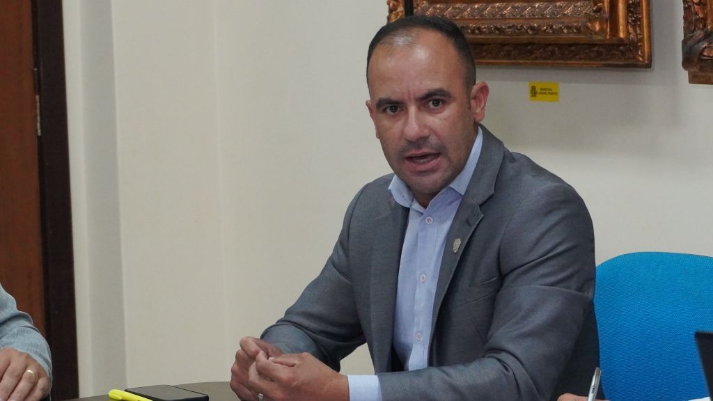 “A Câmara Municipal tem um brilhante papel nessa situação de investigar os fatos”, disse o relator da comissão, vereador Edilson Caetano (Foto: Folha do Litoral News)