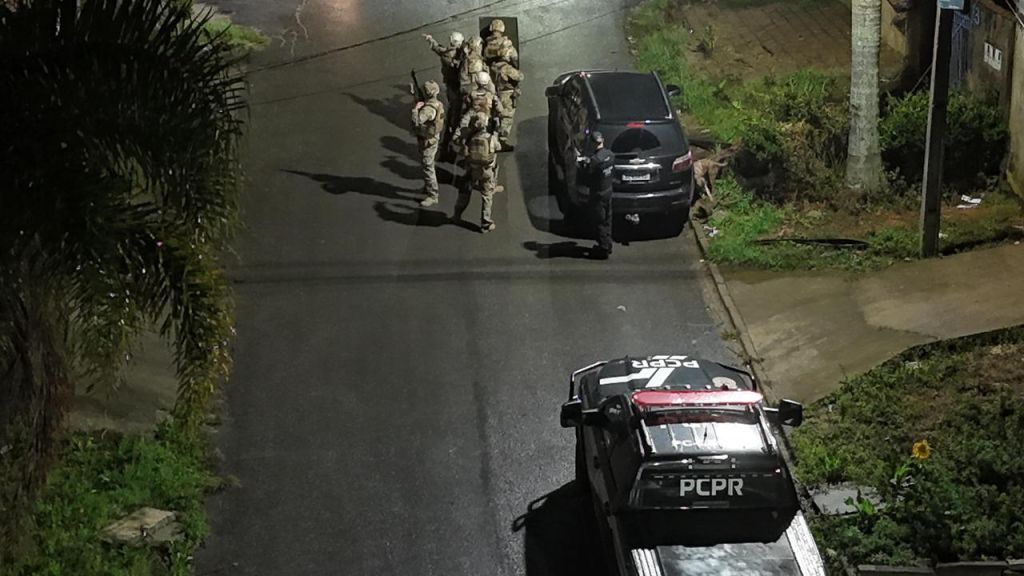 PCPR prende 33 suspeitos de integrar célula de organização criminosa que tentava se instalar no Paraná 2 Durante o cumprimento dos 32 mandados de prisão preventiva e 34 de busca e apreensão, os policiais localizaram drogas, armas e diversas munições - Foto: Fabiano Teixeira - PCPR