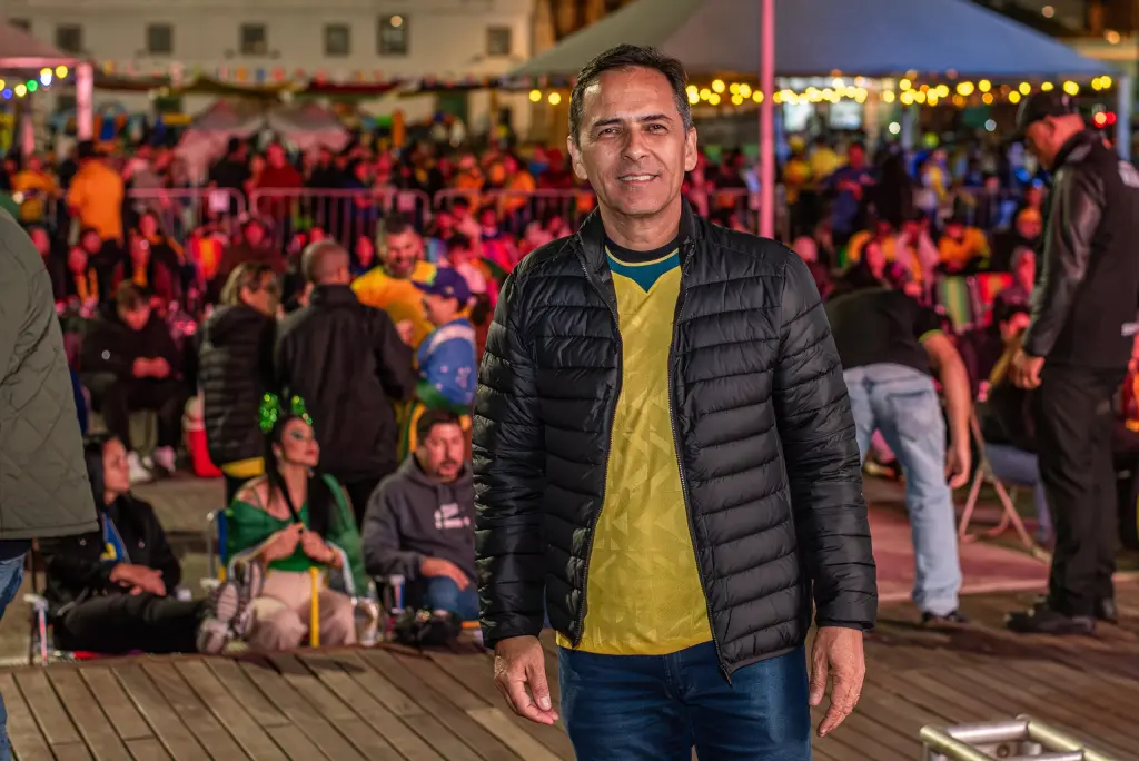 Brasil na luta pelo Hexa: "Fan Fest" ocorre em Paranaguá nesta quarta-feira 2 “Queremos que todos possam viver esse momento de união e de torcida pelo Brasil com muita alegria e confraternização”, afirma o prefeito Adriano Ramos (Foto: Moyses Zanardo e Wilson Leandro/Prefeitura de Paranaguá)