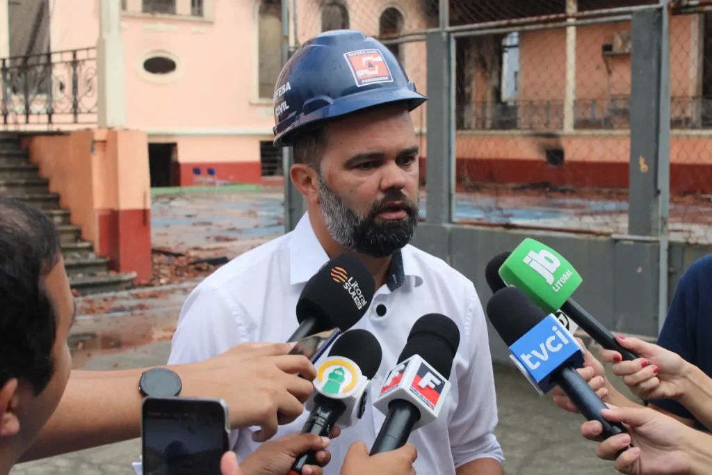 Laudo de validação da estrutura é concluído, viabilizando remoção de entulhos e futura reconstrução do IEE 2 "Neste momento o foco é a contratação de empresa para remover todo o entulho e depois, juntamente com o anteprojeto, preservar toda a história do Instituto de Educação", afirma Roni Miranda