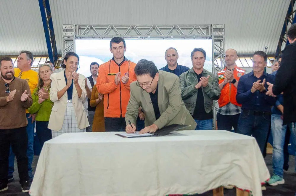Guaratuba inicia obra de R$ 8,3 milhões para reduzir alagamentos 2 A previsão é que os trabalhos comecem em até 15 dias e sejam concluídos em oito meses. O objetivo é reduzir os riscos de inundações, melhorar o escoamento das águas pluviais durante períodos de chuva intensa e maré alta, além de contribuir para a conservação das vias públicas (Foto: Prefeitura de Guaratuba)