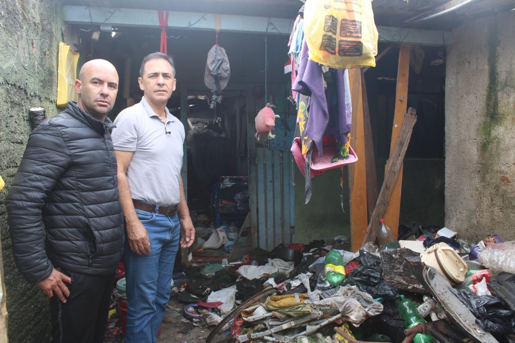 Prefeitura realiza limpeza de imóvel abandonado na Vila São Carlos 2 Foto 2 23