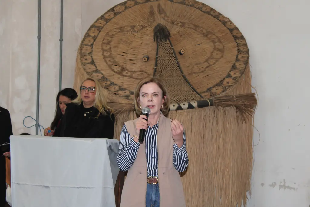 Ministra Margareth Menezes lança programa “Conviver” em Paranaguá 2 Ao comentar a situação do Instituto de Educação, a deputada federal Gleisi Hoffmann destacou a disposição dos órgãos envolvidos em colaborar com a recuperação do espaço