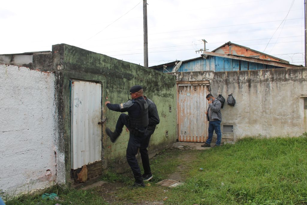 Prefeitura realiza limpeza de imóvel abandonado na Vila São Carlos 6 IMG 7016