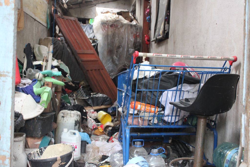 Prefeitura realiza limpeza de imóvel abandonado na Vila São Carlos 8 IMG 7018