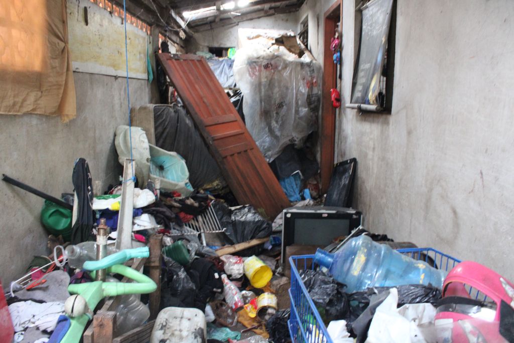 Prefeitura realiza limpeza de imóvel abandonado na Vila São Carlos 9 IMG 7019
