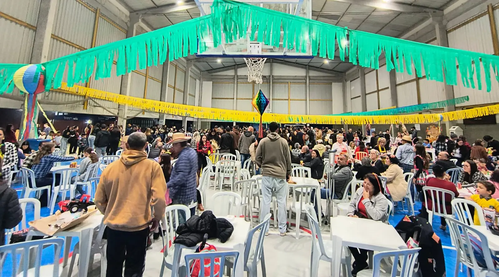 Evento foi realizado no sábado, 27, e reuniu trabalhadores do comércio, dependentes, clientes e a comunidade (Foto: Divulgação/Sesc Paranaguá)