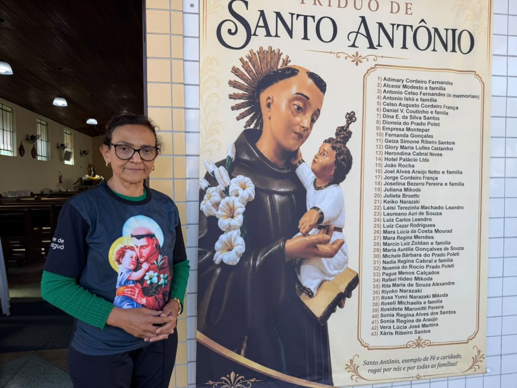 Venda do tradicional bolo e festa de Santo Antônio prosseguem na Vila Gregório, em Paranaguá 2 “Todos os anos há uma grande demanda pelo bolo. Santo Antônio é querido no mundo inteiro, sendo um dos santos mais devotados”, explicou a coordenadora da comunidade, Geiza Simone Santos (Foto: Folha do Litoral News)