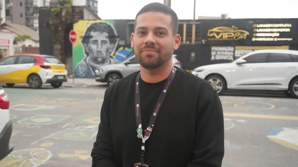 Com fase decisiva do Brasil na Copa do Mundo, população segue com pintura em ruas de Paranaguá 4 “Ficamos muito satisfeito com a realização do projeto”, frisou Paulo Cicarello, responsável pelo setor pedagógico do Ensino Fundamental da escola Santa Anna (Foto: Folha do Litoral News)