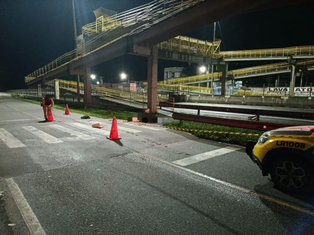 O crime brutal aconteceu ao lado da passarela da Vila Garcia, na marginal da PR-407, Rodovia das Praias, em Paranaguá - Foto: Arquivo 