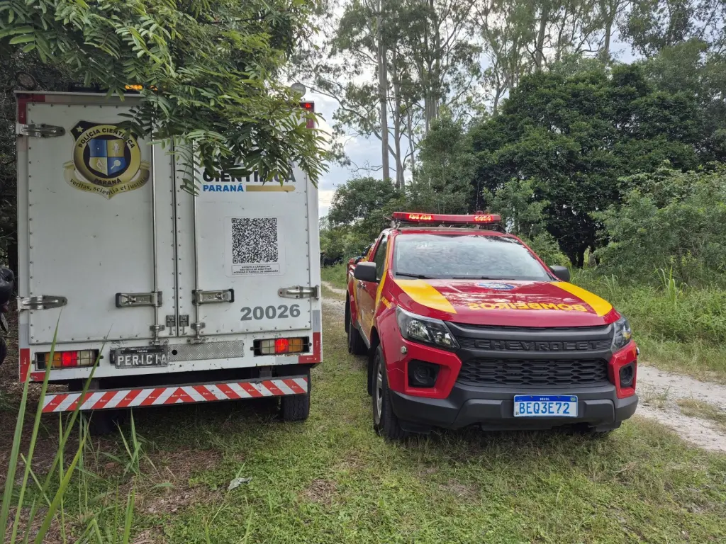 OPERAÇÃO SOBERANIA: Mobilização policial termina com cinco presos e um neutralizado em Paranaguá 3 Durante o cumprimento dos mandados judiciais, quatro indivíduos foram capturados e uma prisão em flagrante, por envolvimento com o tráfico de drogas, foi realizada no bairro Vila São Jorge