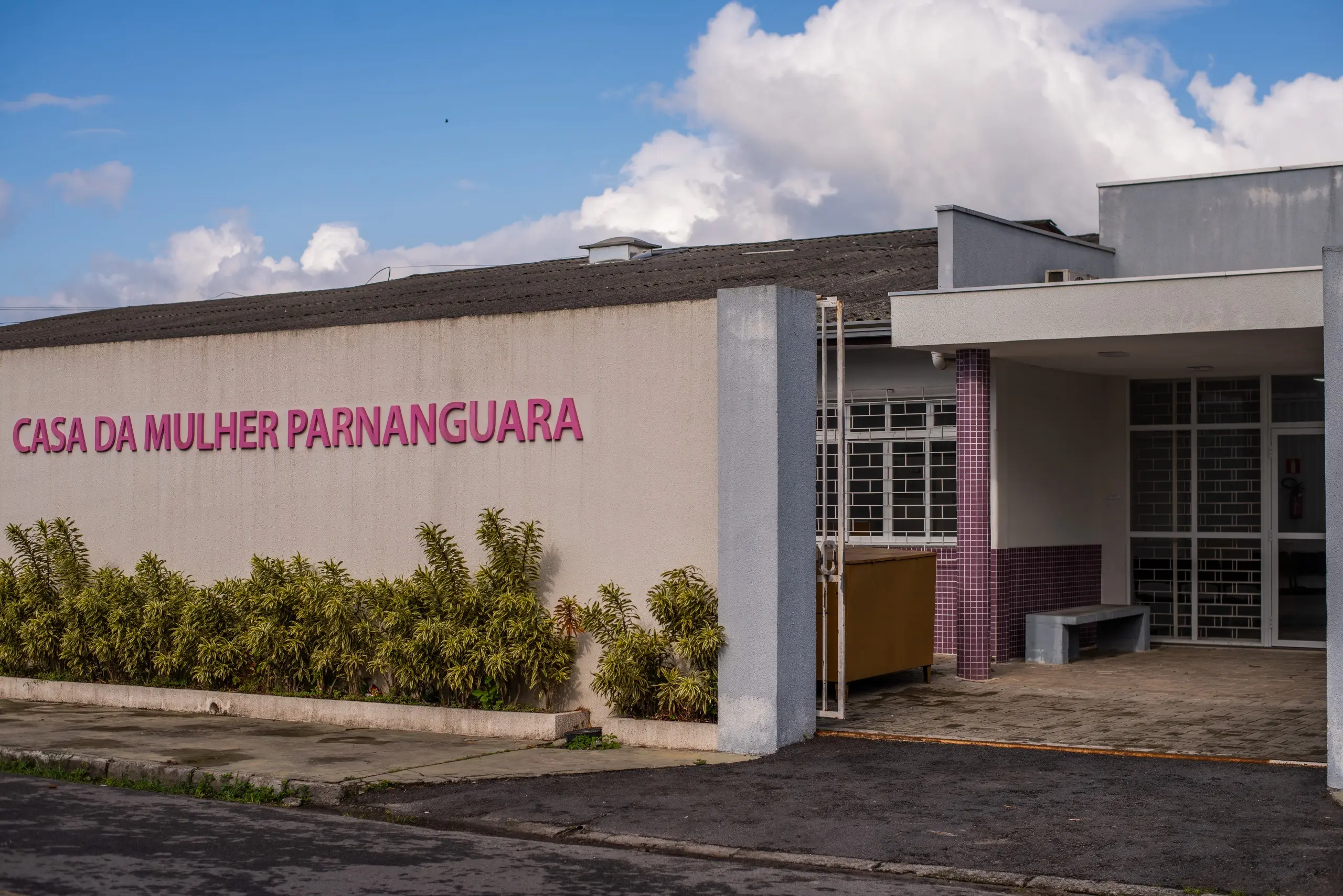 Capacitação para fortalecimento da assistência às mulheres em situação de violência ocorre em Paranaguá 1 1 casa da mulher parnanguara