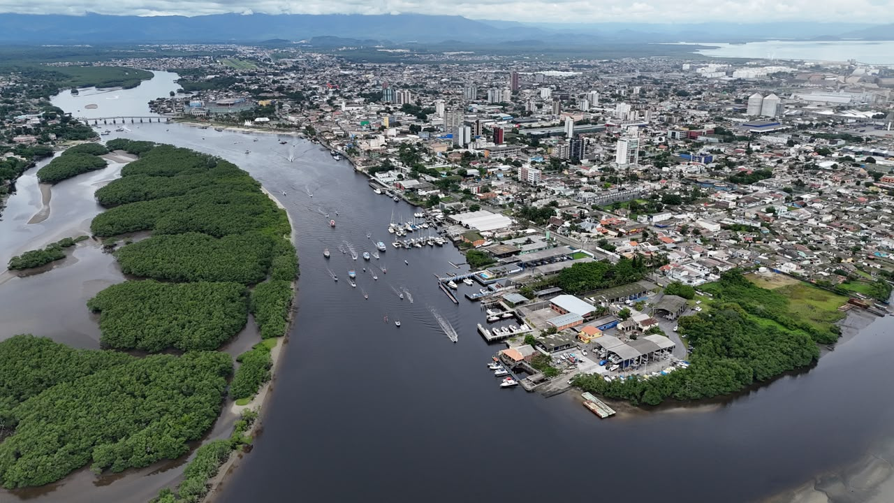 Para pessoas físicas, o programa concede 100% de desconto sobre juros e multas nos pagamentos à vista ou parcelados em até seis vezes (Foto: Wilson Leandro e Moyses Zanardo/Prefeitura de Paranaguá)