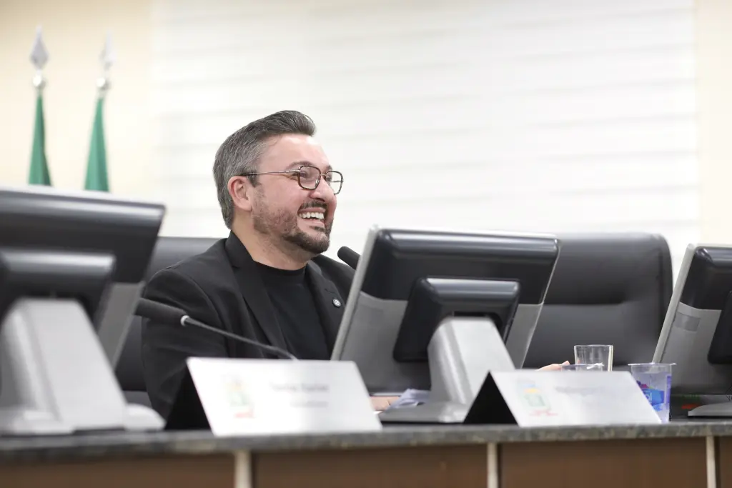 Paranaguá passará a ter curso gratuito e público de Enfermagem na Unespar 2 “Essa é uma conquista construída ao longo de vários anos. Desde 2021 acompanhamos esse processo, dialogamos com a universidade, buscamos apoio político e recursos para fortalecer o projeto", afirma o legislador (Foto: Divulgação/Welington Frandji)