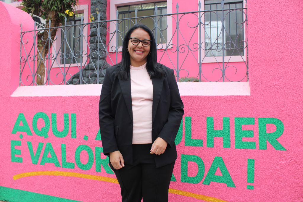 Secretária municipal da Mulher, Desenvolvimento Social e Igualdade Racial, Carolina de Miranda Evangelista Lourenço explica que o novo equipamento integra o conjunto de entregas realizadas pela administração municipal em alusão ao aniversário da cidade e foi planejado para atender todas as mulheres do município
