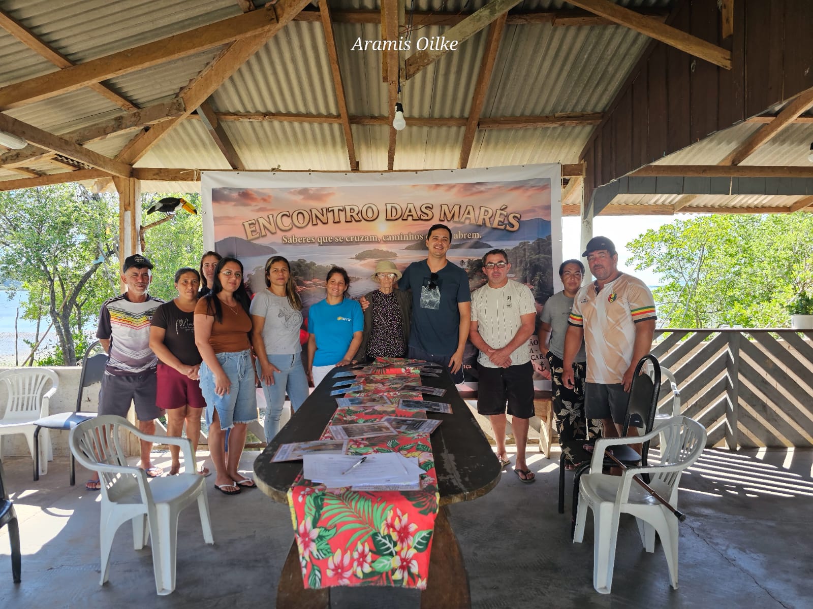 Projeto leva equipe escolar a comunidades isoladas e fortalece vínculo com famílias no litoral do Paraná