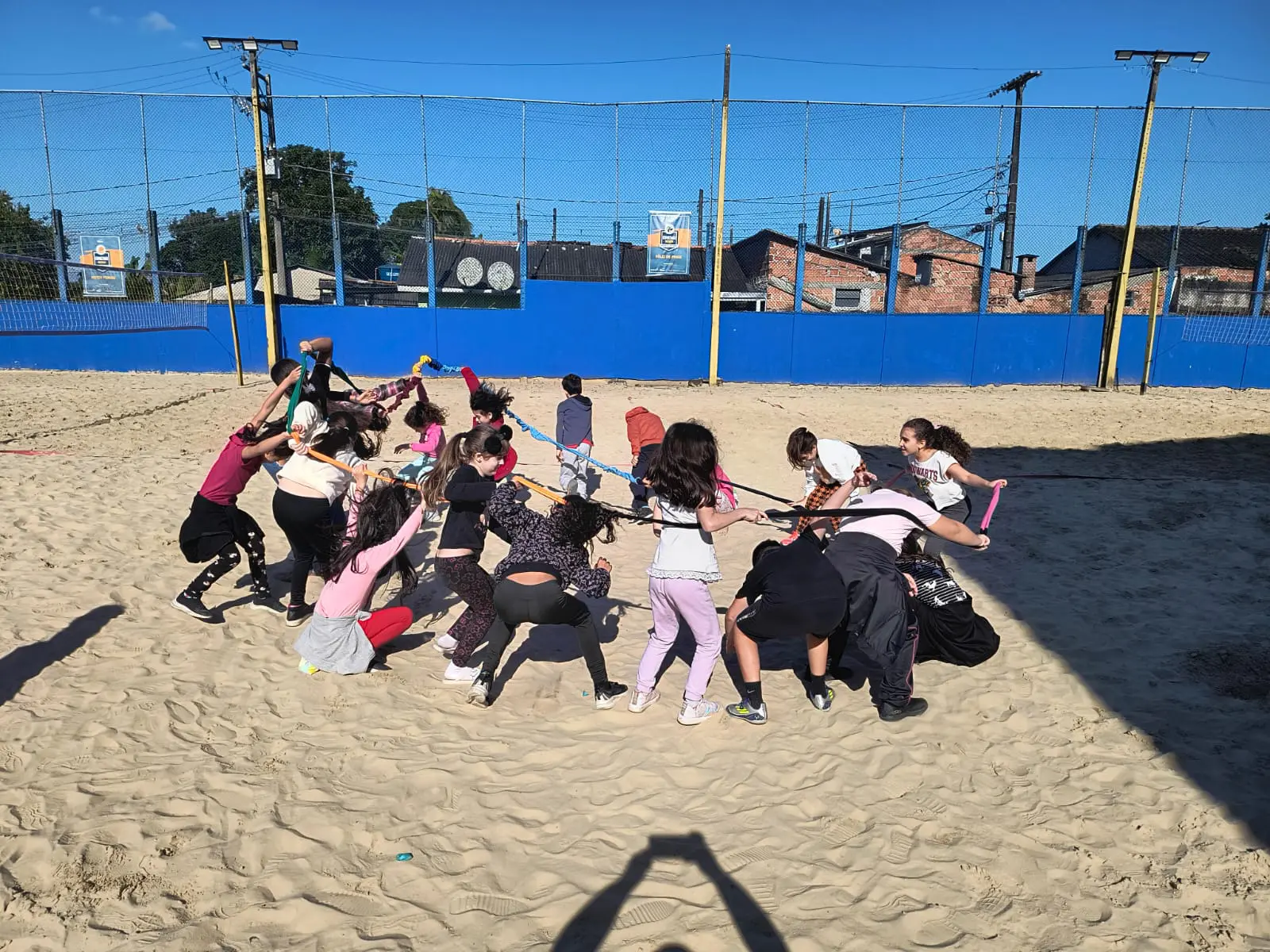 Com lazer e aprendizado, Brincando nas Férias é iniciado pelo Sesc Paranaguá 1 A programação segue até o dia 17 de julho e inclui atividades recreativas, esportivas, oficinas artísticas e lanche (Foto: Sesc Paranaguá)