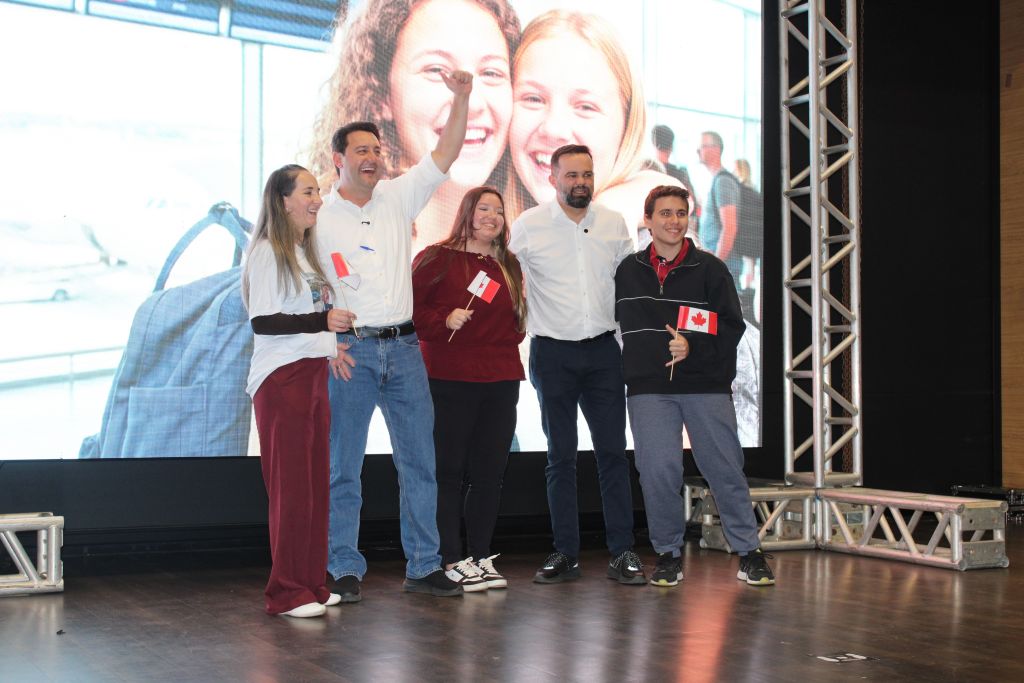 Em Paranaguá, Ratinho Junior anuncia curso de Enfermagem da Unespar, investimentos em obras e destaca avanço do litoral 9 FOTO 1 B 1