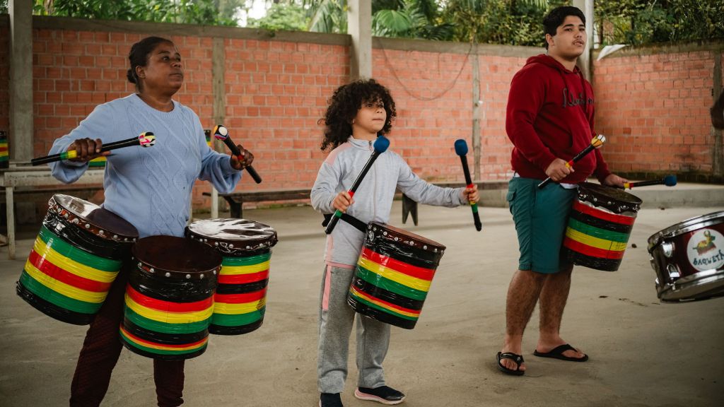 Com oficinas gratuitas, inscrições para o projeto “Porto de Cima Cultural” seguem abertas em Morretes 2 Além das oficinas, o projeto prevê a criação do Lata Afro Groove, primeiro bloco afro da região de Porto de Cima (Foto: Divulgação/Assessoria)