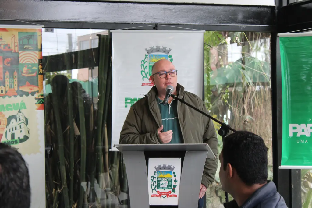 PARANAGUÁ 378 ANOS: Prefeito Adriano Ramos divulga programação oficial com shows nacionais e inaugurações 6 FOTO 5 4 1