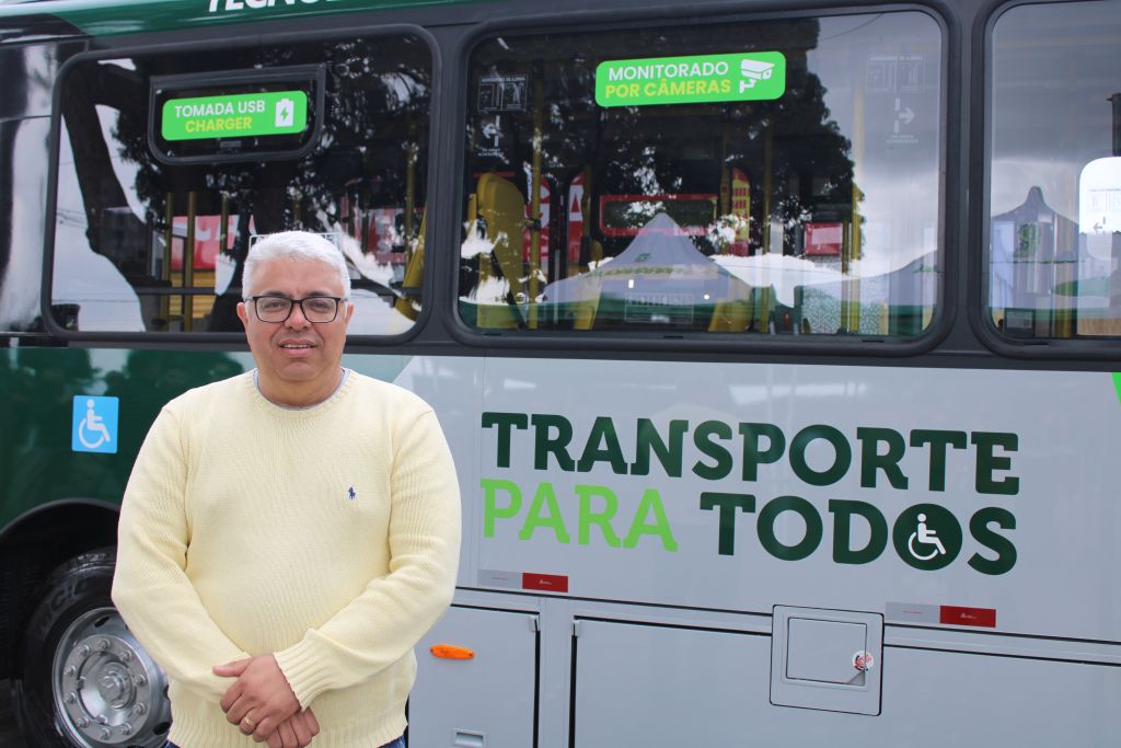 Ilha dos Valadares recebe novo ônibus e nova linha de transporte gratuito em Paranaguá 4 Foto 3 23