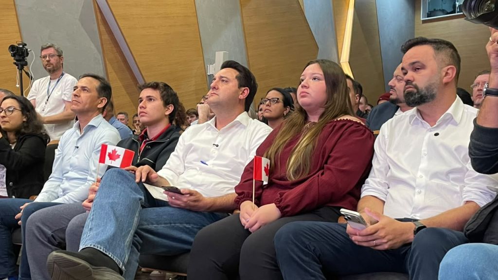 Em Paranaguá, Ratinho Junior anuncia curso de Enfermagem da Unespar, investimentos em obras e destaca avanço do litoral 12 WhatsApp Image 2026 07 16 at 17.23.41 1