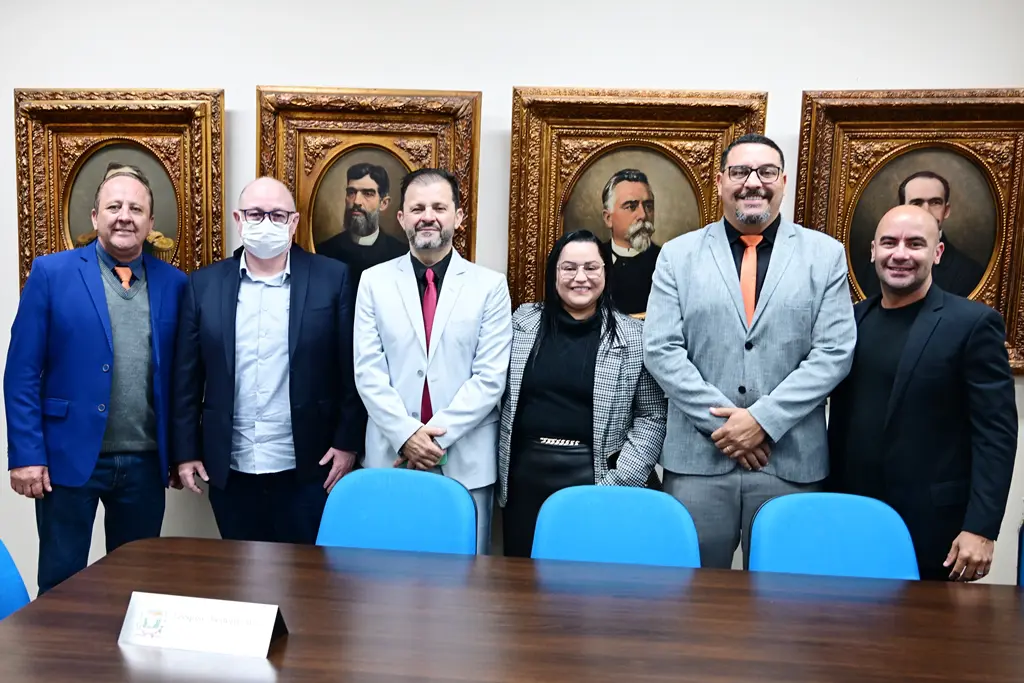 Ezequias Rederd é empossado como novo vereador de Paranaguá 1 A cerimônia foi realizada na Sala da Presidência da Casa de Leis na quarta-feira, 1.º (Foto: Câmara de Paranaguá/Divulgação)