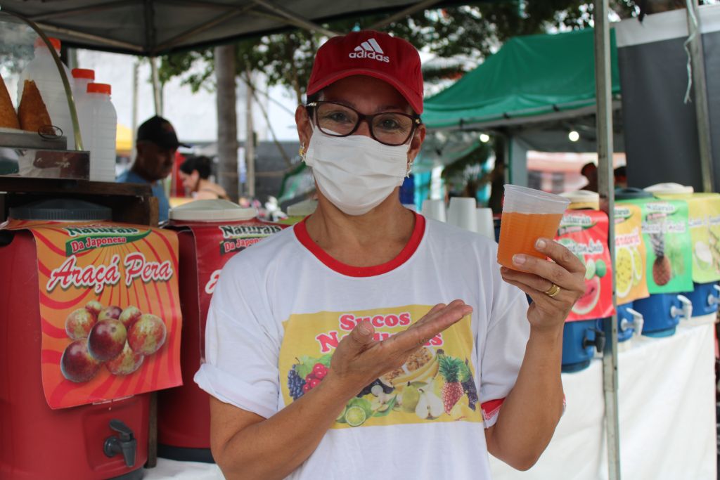 Feirantes destacam importância das tradicionais feiras para a cultura e identidade parnanguara 2 “As feiras representam mais rendimento para cidade e também para os trabalhadores”, disse a feirante Priscila Pereira Figueiredo Ribas (Foto: Folha do Litoral News)