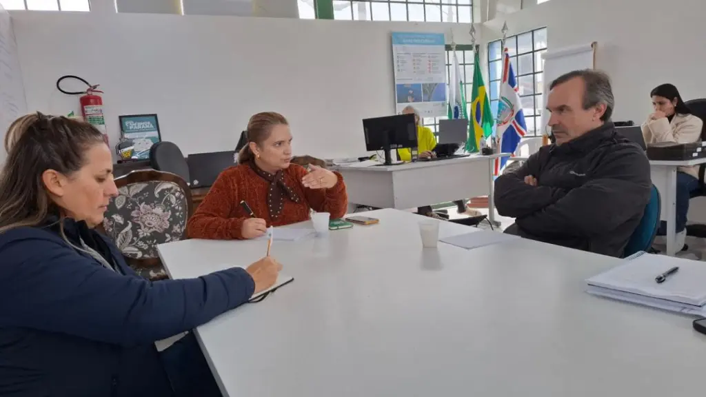 “Devemos trabalhar em total sintonia para buscar a implantação do novo teleférico de forma sustentável e viável", destacou a secretária de Turismo, Desenvolvimento Econômico e Cultura de Matinhos, Kássia Novochadlo (Foto: Prefeitura de Matinhos)