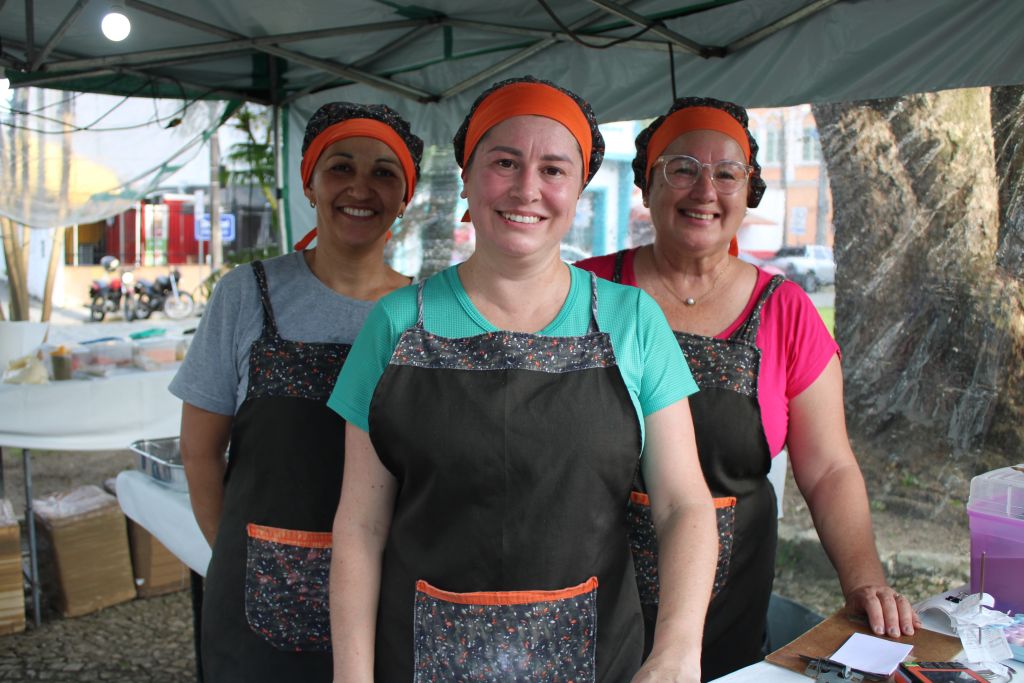 Feirantes destacam importância das tradicionais feiras para a cultura e identidade parnanguara 4 “Além de gerar mais para a economia, a feira é uma forma de a gente ganhar nosso dinheiro, nosso ganha-pão”, afirmou a feirante Angelita Duniela dos Santos (Foto: Folha do Litoral News)
