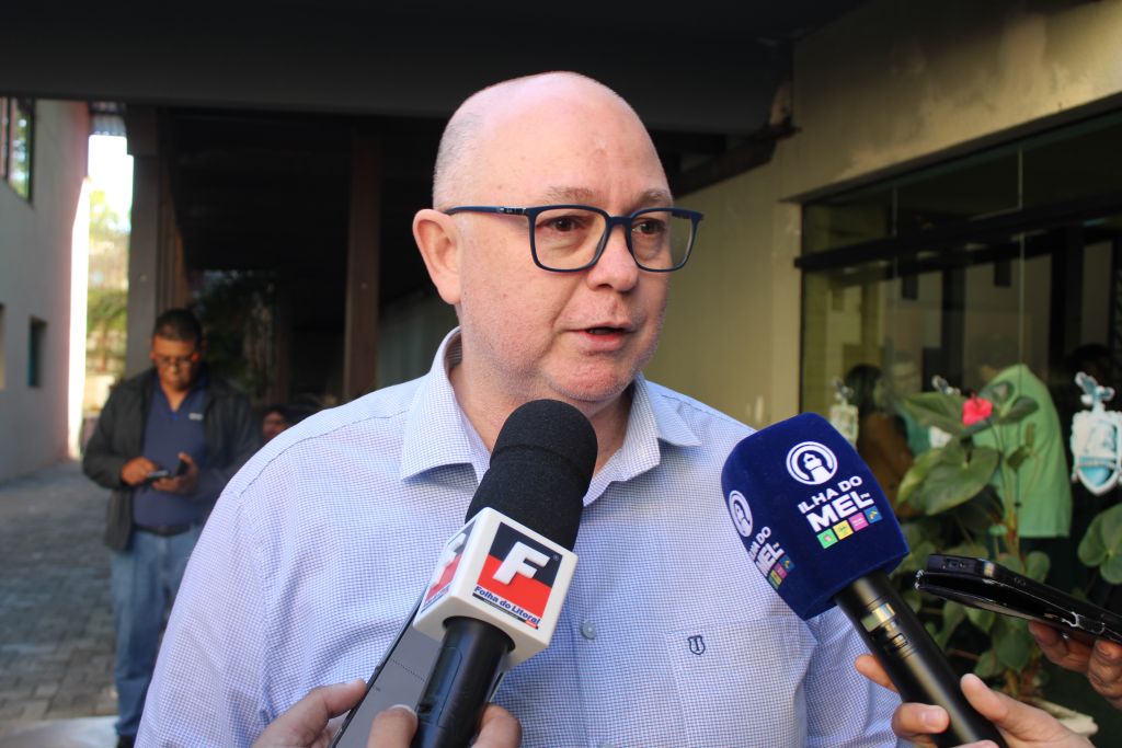 Em Paranaguá, Ratinho Junior anuncia curso de Enfermagem da Unespar, investimentos em obras e destaca avanço do litoral 8 “É uma conquista histórica para Paranaguá e toda a região", afirmou o presidente da Câmara Municipal de Paranaguá, vereador Adalberto Araújo (Foto: Folha do Litoral News)
