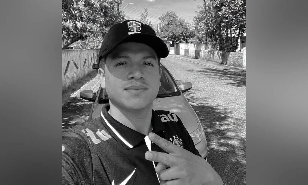 Motociclista envolvido em acidente na PR-411 em Morretes morre no HRL; ele estava internado há 19 dias 1 João Lucas Ferreira Foss, de 21 anos, estava internado no HRL desde o dia 27 de junho - Foto: Redes Sociais