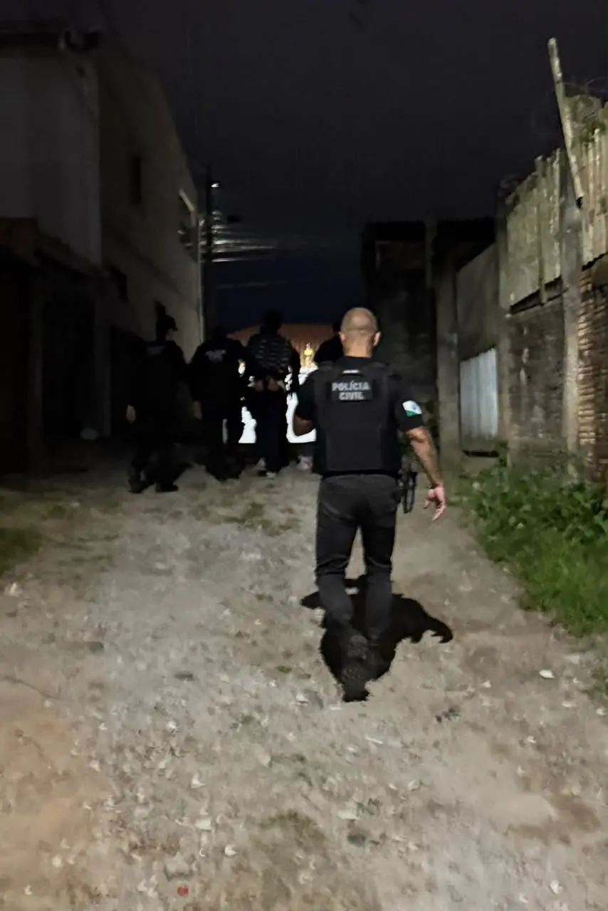 Polícia Civil prende três investigados por homicídios e roubo durante a operação Imperium Legis, em Paranaguá 1 FOTO01 – As investigações de duplo homicídio qualificado consumado, homicídio qualificado tentado e roubo com emprego de arma de fogo foram realizadas pelos policiais civis da 1.ª SDP - Foto: PCPR