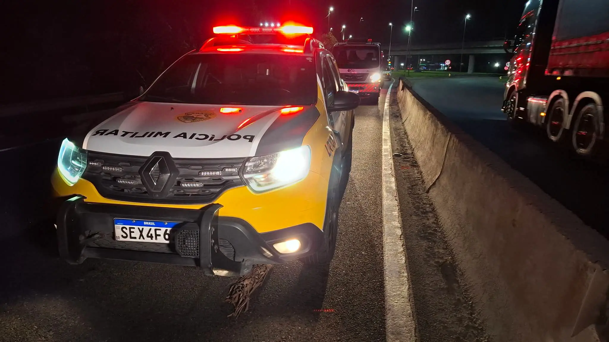 Caminhoneiro e esposa são sequestrados em Paranaguá; motorista foi ameaçado e agredido 1 As vítimas foram abordadas pelos criminosos em um posto de combustíveis no KM-10, da BR-277, em Paranaguá - Foto: Arquivo