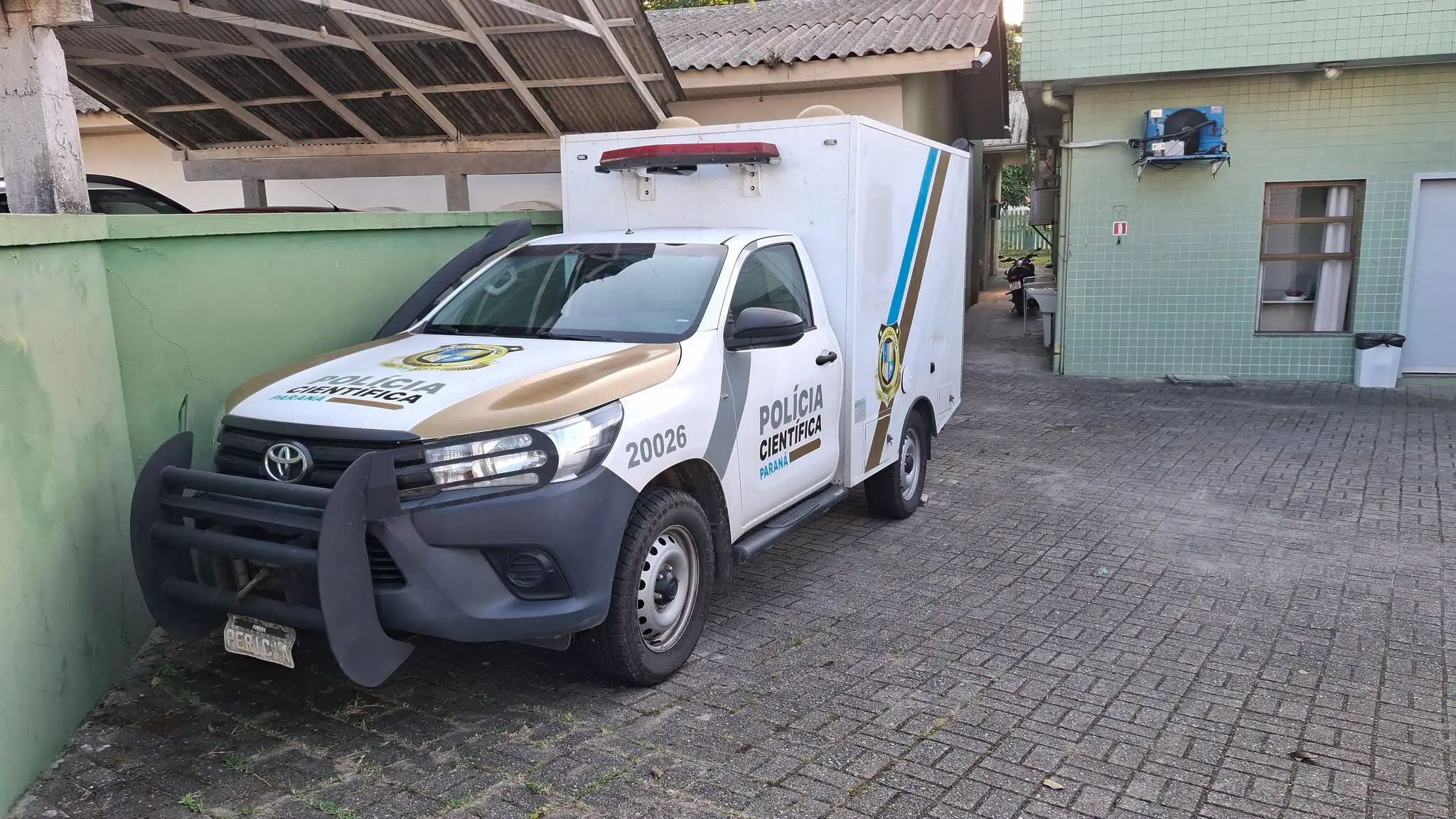 Tripulante de navio morre eletrocutado durante limpeza de porão; corpo foi encaminhado para o necrotério da Polícia Científica em Paranaguá 1 foto01 37