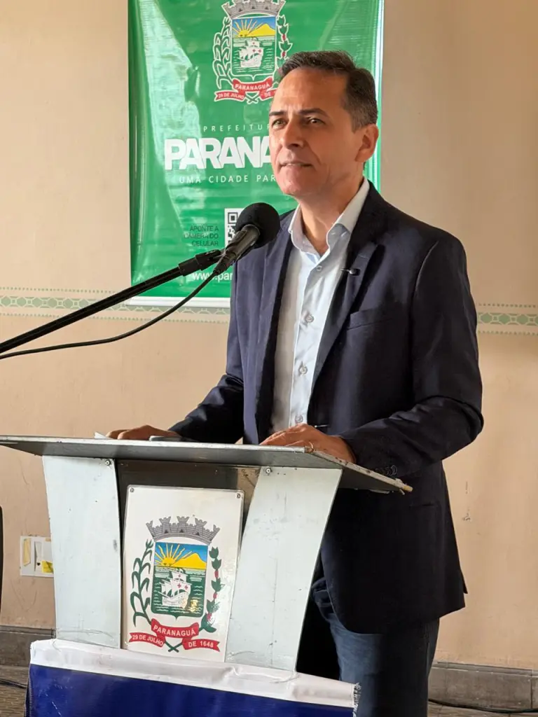 4.º Seminário do Litoral Paranaense debate desenvolvimento, infraestrutura e futuro da região em Paranaguá 3 Prefeito de Paranaguá, Adriano Ramos, apresentou a palestra sobre o passado, presente e futuro de Paranaguá