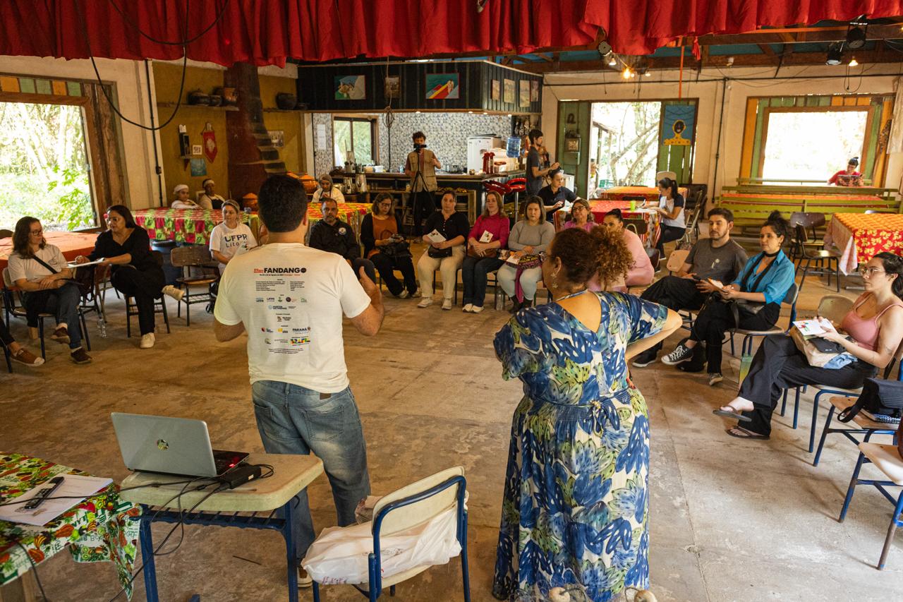Associação Mandicuera oferece curso de vivência caiçara para professores de escolas municipais de Paranaguá 1 FOTO 01 2026 08 04T170052.997