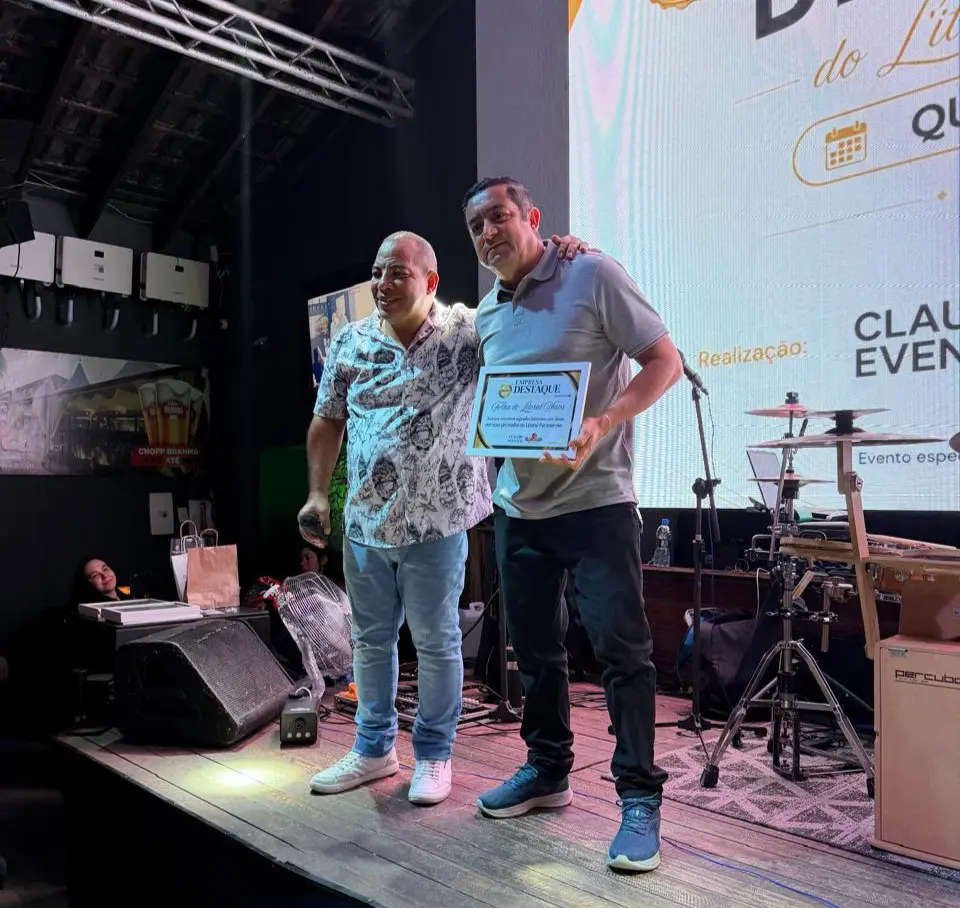 Na foto, Odinei Albine Guimarães, representante da Folha do litoral News no evento e o promotor de eventos, Claudio Santos