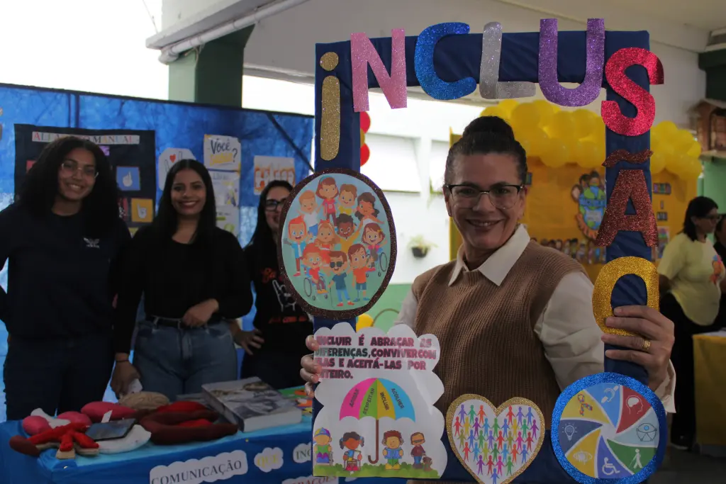 Unespar Paranaguá promove a 12.ª edição do Seudi, evento voltado à inclusão e diversidade humana 2 “É uma forma de trazermos a comunidade para que os alunos passem para as formas como nós podemos interagir e aprender com as pessoas com deficiência”, explicou a professora do Colegiado de Pedagogia da Unespar, integrante do CEDH, do NESPI e do Mestrado em Educação Inclusiva, Rosineide Cirino (Foto: Folha do Litoral News)