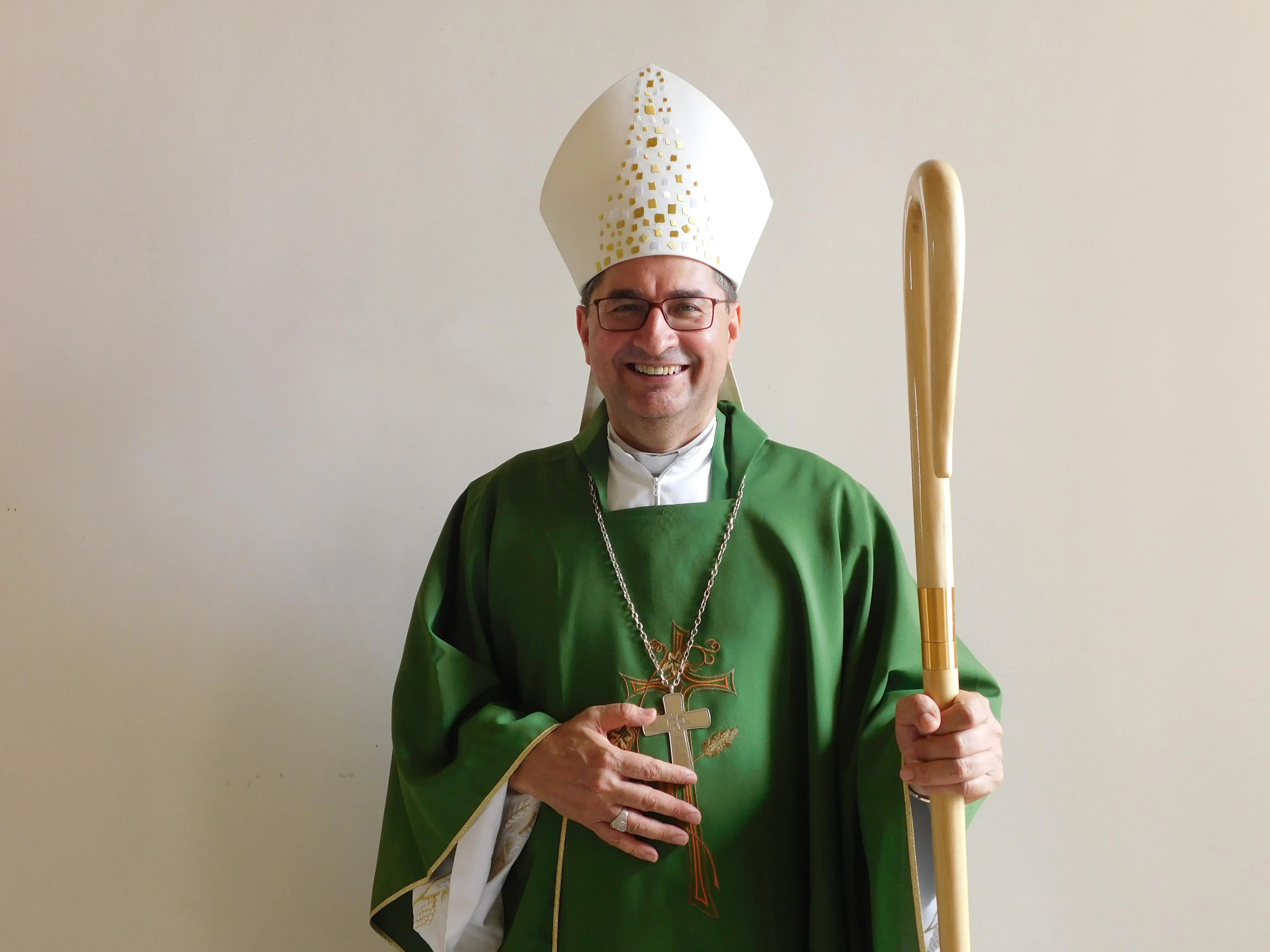 Diocese de Paranaguá constitui novo Conselho Presbiteral e nomeia vigários pastorais para triênio 2026-2029 1 Em mensagem alusiva ao Dia do Padre, celebrado em 4 de agosto, o bispo diocesano de Paranaguá, Dom Paulo Alves Romão, manifestou sua proximidade e gratidão aos sacerdotes da Diocese