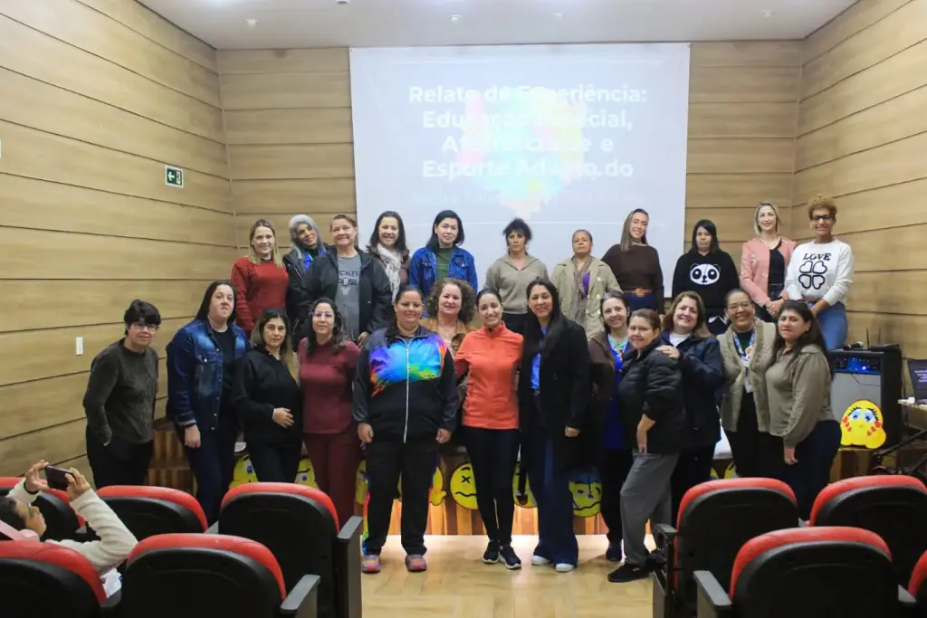 Formação continuada destaca práticas para fortalecer educação inclusiva em Paranaguá 2 Segundo a Semedi, o encontro proporcionou um espaço de diálogo, troca de experiências e compartilhamento de conhecimentos entre os profissionais da rede municipal
(Foto: Semedi/Prefeitura de Paranaguá)