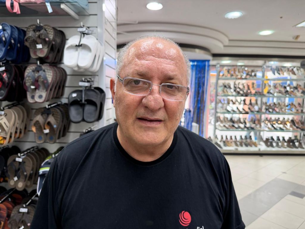 Dia dos Pais: Comerciantes de Paranaguá destacam expectativa alta para vendas neste fim de semana 4 Na foto, Nasser Hammoud, proprietário da Maximundial (Foto: Folha do Litoral News)