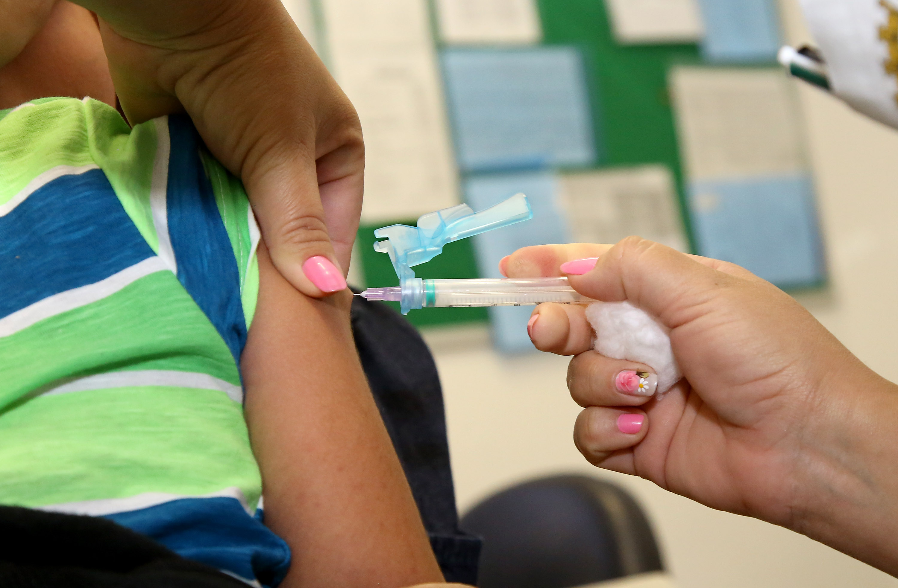 Campanha de Multivacinação termina na terça; doses continuarão disponíveis nos postos 1 Desde o início da Campanha, mais de 400 mil doses foram aplicadas no público-alvo, mas a população em geral também pode colocar em dia a carteira de vacinação (Foto: Jaelson Lucas/Arquivo AEN)