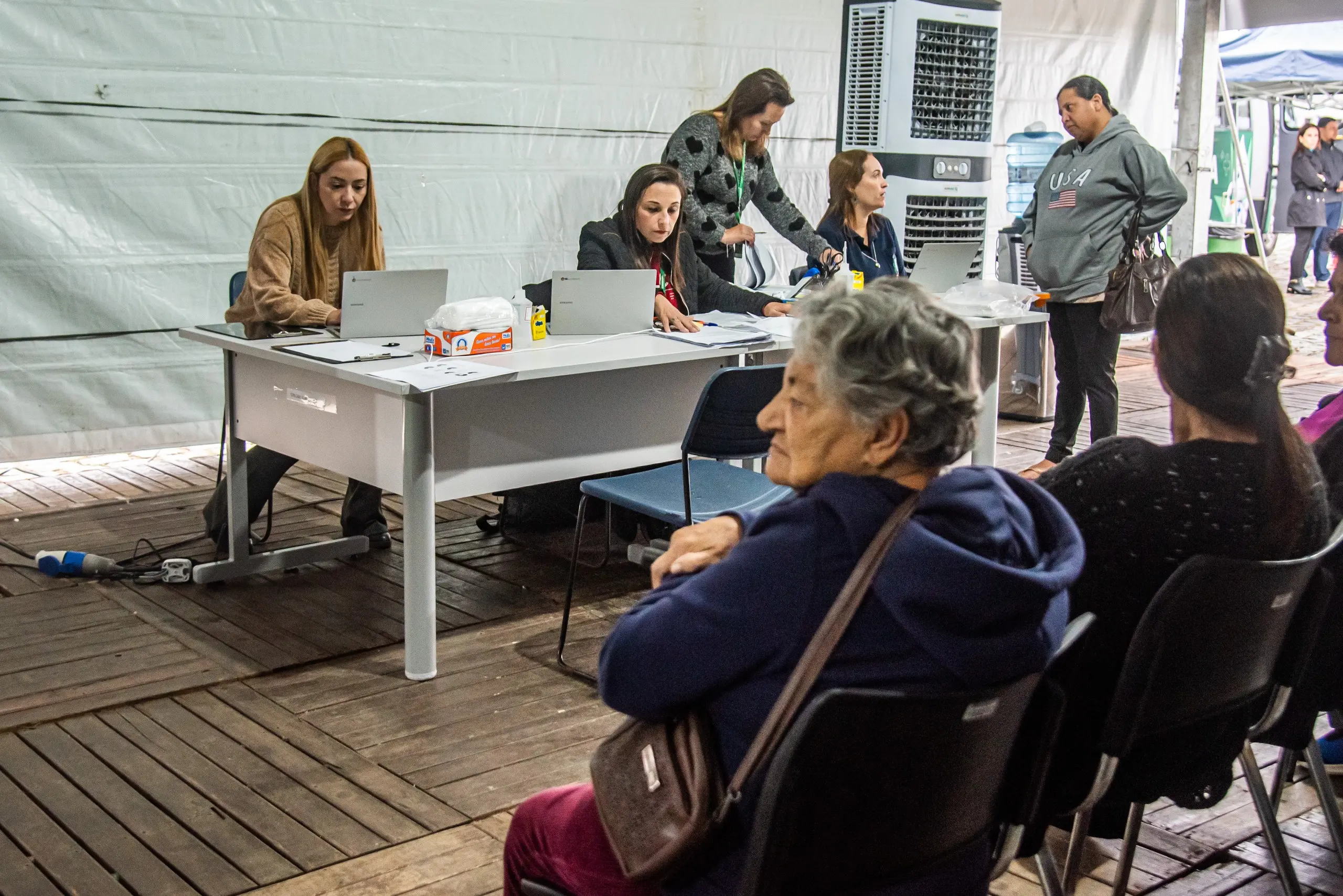 Durante 19 dias, profissionais de diferentes especialidades atenderam a população em uma estrutura organizada especialmente para o projeto (Foto: Moyses Zanardo/Prefeitura de Paranaguá)