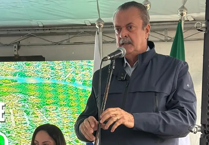“Os eventos de regularização fundiária são os mais emocionantes a alegria de ter a sua dignidade, a sua cidadania estabelecida a partir do direito de propriedade”, afirmou o secretário de Estado do Desenvolvimento Sustentável, Everton Souza (Foto: Folha do Litoral News)