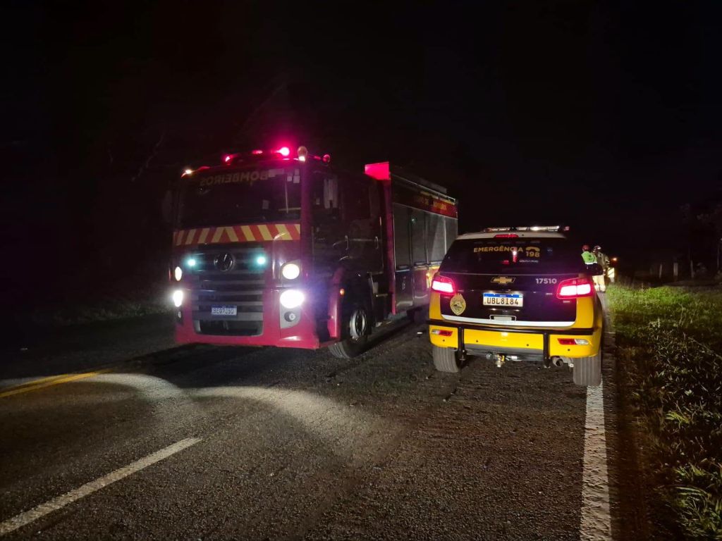Equipes do Corpo de Bombeiros, da Polícia Rodoviária Estadual e da concessionária EPR Litoral Pioneiro atenderam à ocorrência
